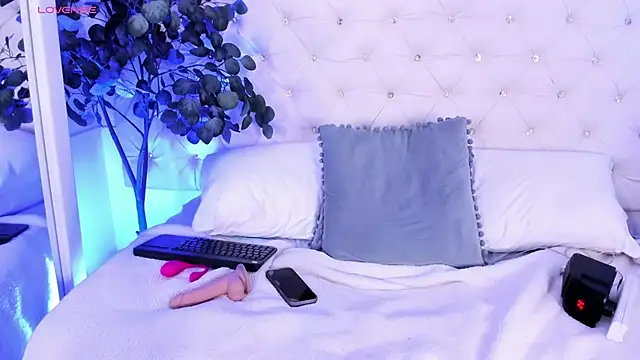 sophie_pariss live cam on StripChat