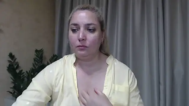 sweetpussy13 live cam on StripChat