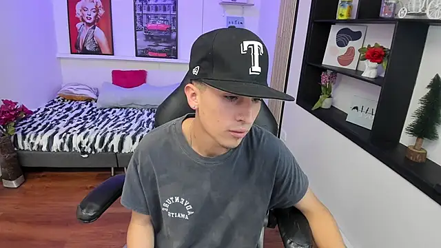 benji23_ (M twink) - 🔥Massage ass with oil & spank it🔥