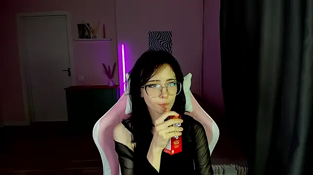 MargoLoooo live cam on StripChat