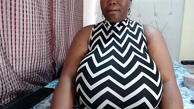 CHOCOLATEDARKBUSTYX live cam on StripChat