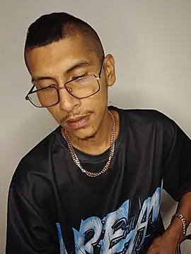 Hard_brown03 live cam on StripChat