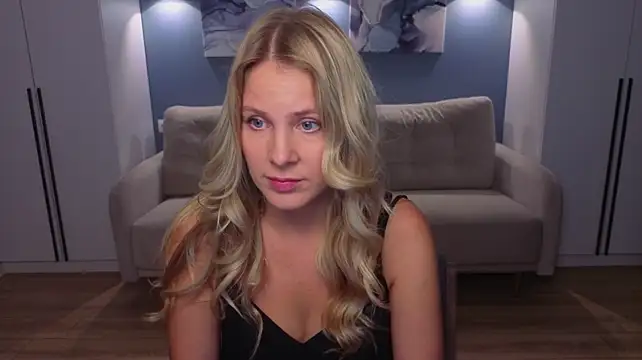 MelanieBennett live cam on StripChat