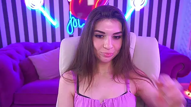 KylieJoyys live cam on StripChat