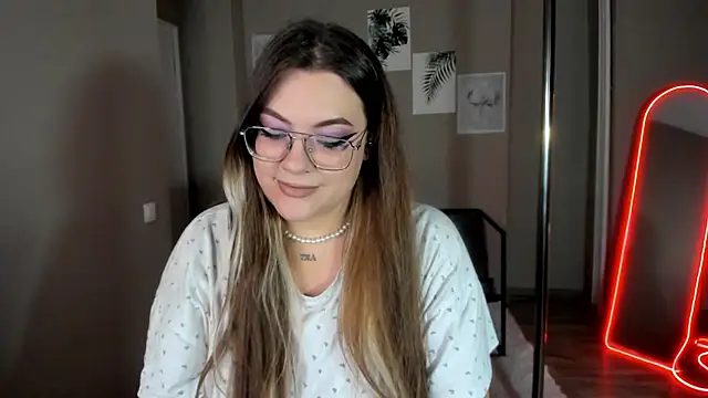 MiraTorson live cam on StripChat