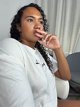 MilaTeenX live cam on StripChat