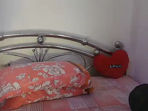 Ishaa_03 live cam on StripChat