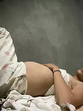 Linna-cute live cam on StripChat