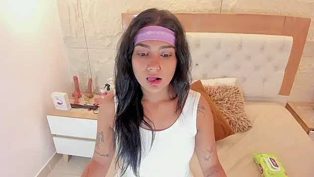 NINAMARTINS live cam on StripChat