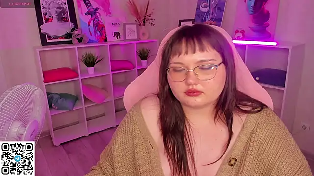 Niki_Glow live cam on StripChat
