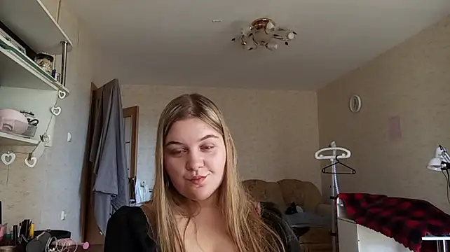 TypicalWoman live cam on StripChat