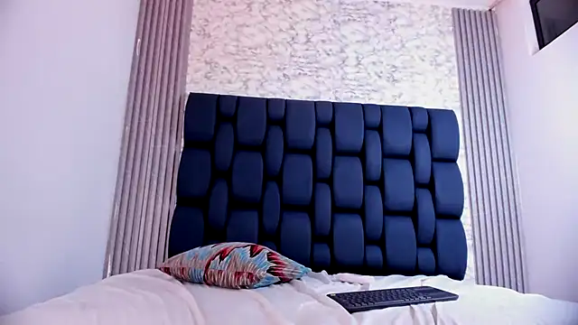 Ashlyaurora live cam on StripChat