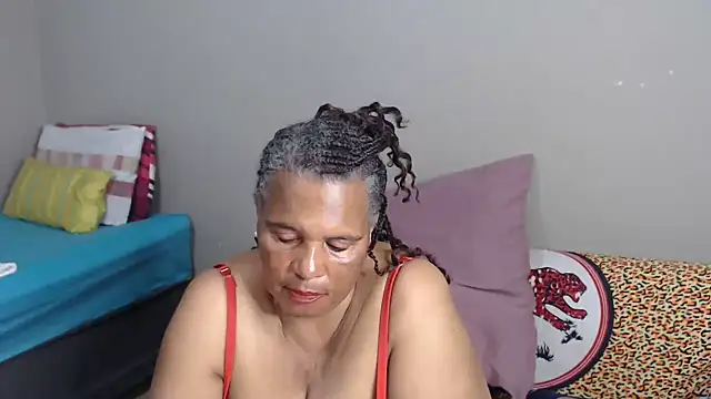 GrandBustyMelon live cam on StripChat