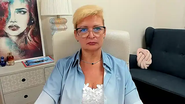 luna_xfantasy live cam on StripChat