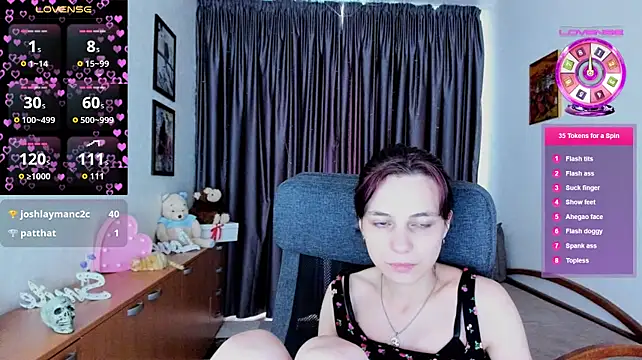 MiniLysii live cam on StripChat