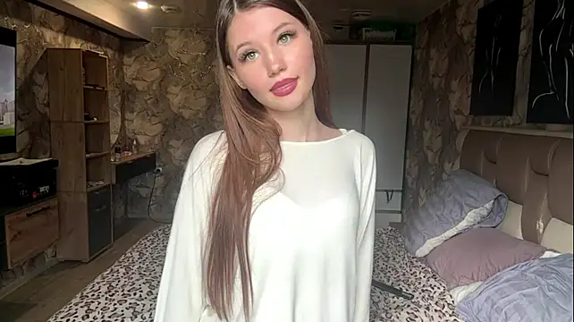 lunaforyou live cam on StripChat