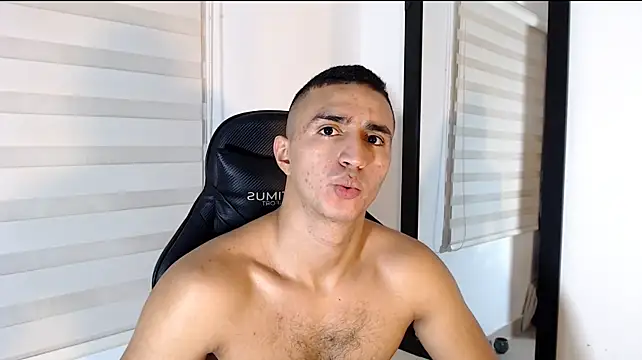 Maximo_Hot07 live cam on StripChat