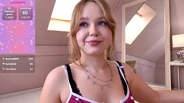 ElaraVance live cam on StripChat