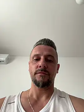 InsaneMattt live cam on StripChat