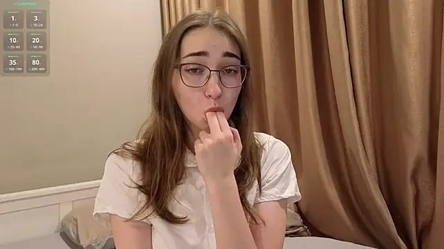 PollyBeev live cam on StripChat