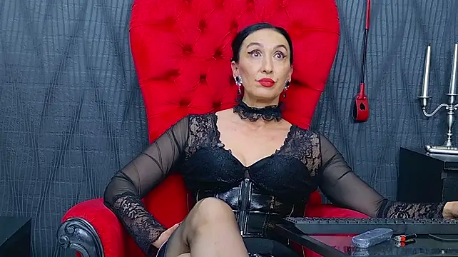 MistressDora live cam on StripChat