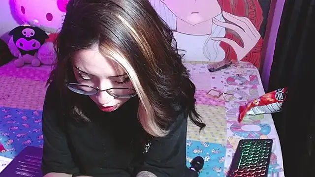 kittymiauu444 live cam on StripChat