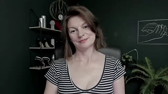 VivianWILD live cam on StripChat