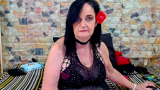 LuciousGrace live cam on StripChat