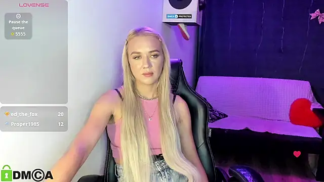 CrystalGirl99 live cam on StripChat