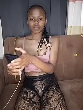 sexy_girlyee live cam on StripChat