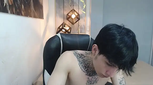 Cry_thereal live cam on StripChat