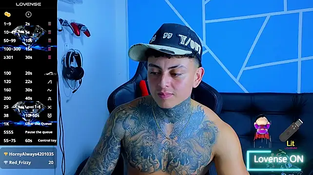 KevinSanchez420 live cam on StripChat
