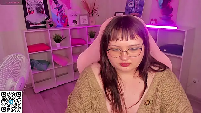 Niki_Glow live cam on StripChat