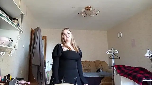 TypicalWoman live cam on StripChat