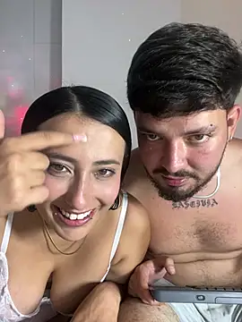hector_and_aleja live cam on StripChat