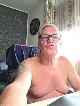 RobertStripX live cam on StripChat