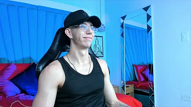 OliverThompsonJS live cam on StripChat