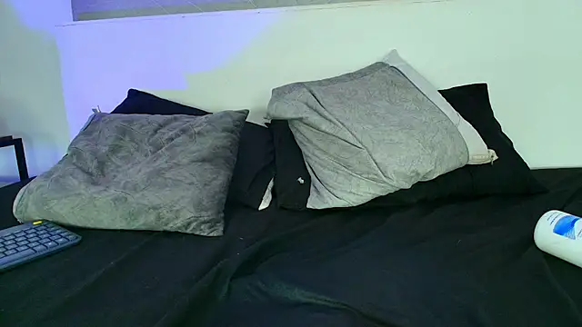 Jhon_and_Karol live cam on StripChat