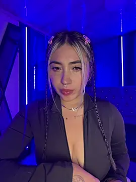 ManuelaVeeleez live cam on StripChat