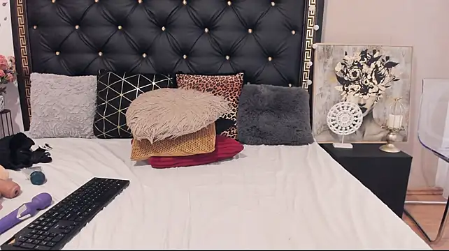 PreciousAillyn live cam on StripChat