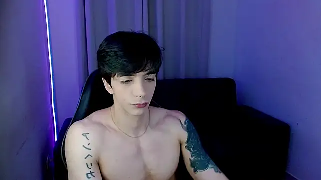 H3ll_B0I live cam on StripChat