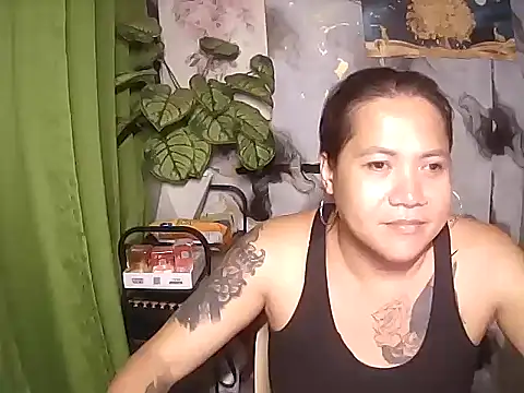 TabooSHOWgirl18 webcam