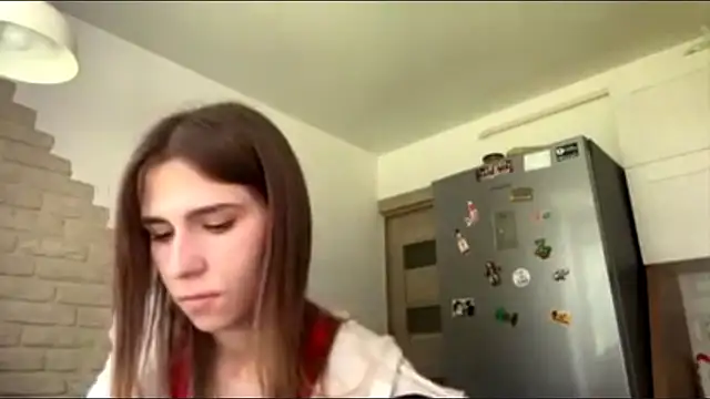 ZaraGuyette live cam on StripChat