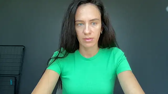 Omelvia live cam on StripChat