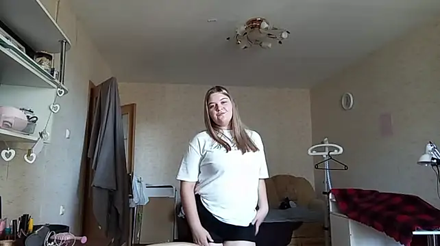 TypicalWoman live cam on StripChat