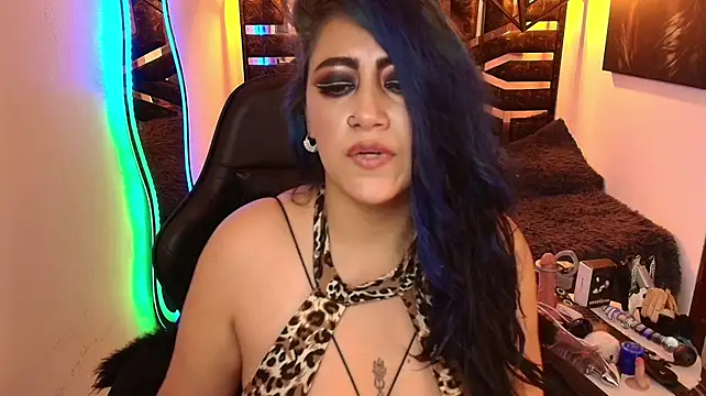 scarleth_blue