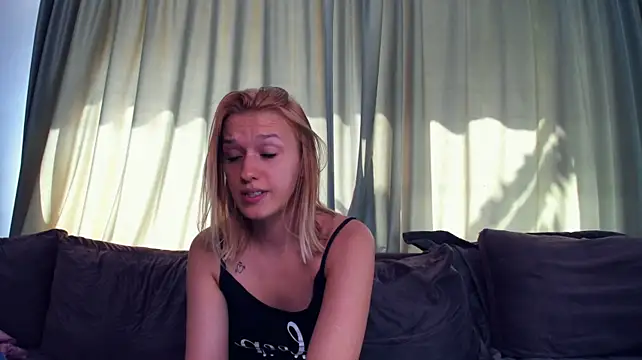 LaraStone69 live cam on StripChat