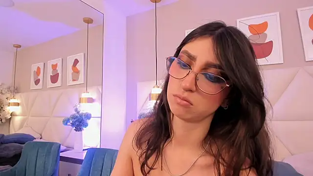 Zoey_kiss_
