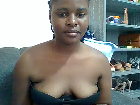 Amanda-Flower webcam