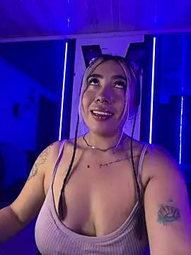 ManuelaVeeleez live cam on StripChat